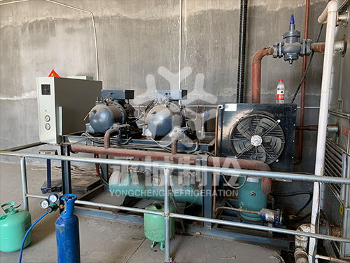 漢鐘螺桿機組維修現(xiàn)場